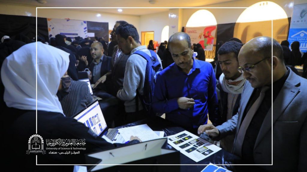 عميد كلية الحاسبات وتكنولوجيا المعلومات يفتتح معرض Students Artifacts