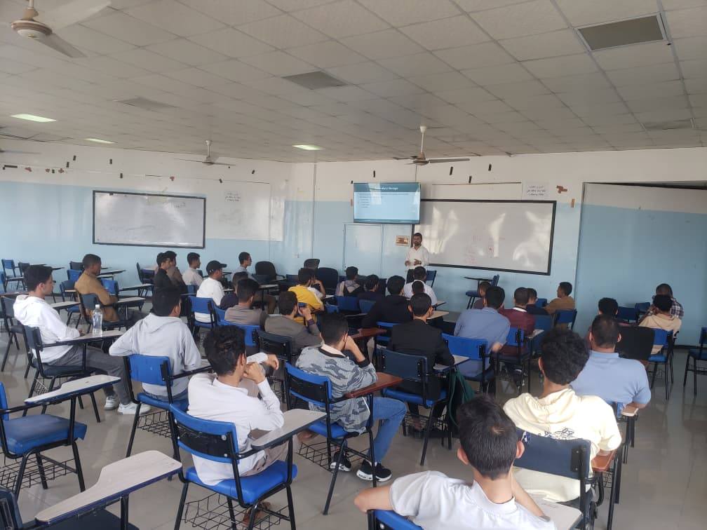 طلاب وطالبات المستوى الأول يبدأون عامهم الدراسي في كلية الحاسبات وتكنولوجيا المعلومات