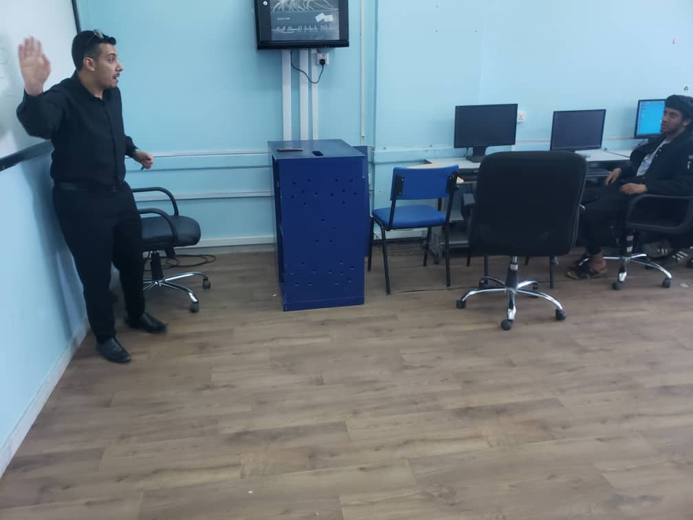 محاضرة تطبيقية في معامل كلية الحاسبات خلال تدشين الفصل الصيفي
