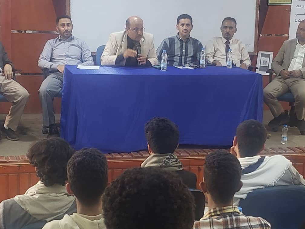 استعراض اللوائح الأكاديمية والخطط الدراسية