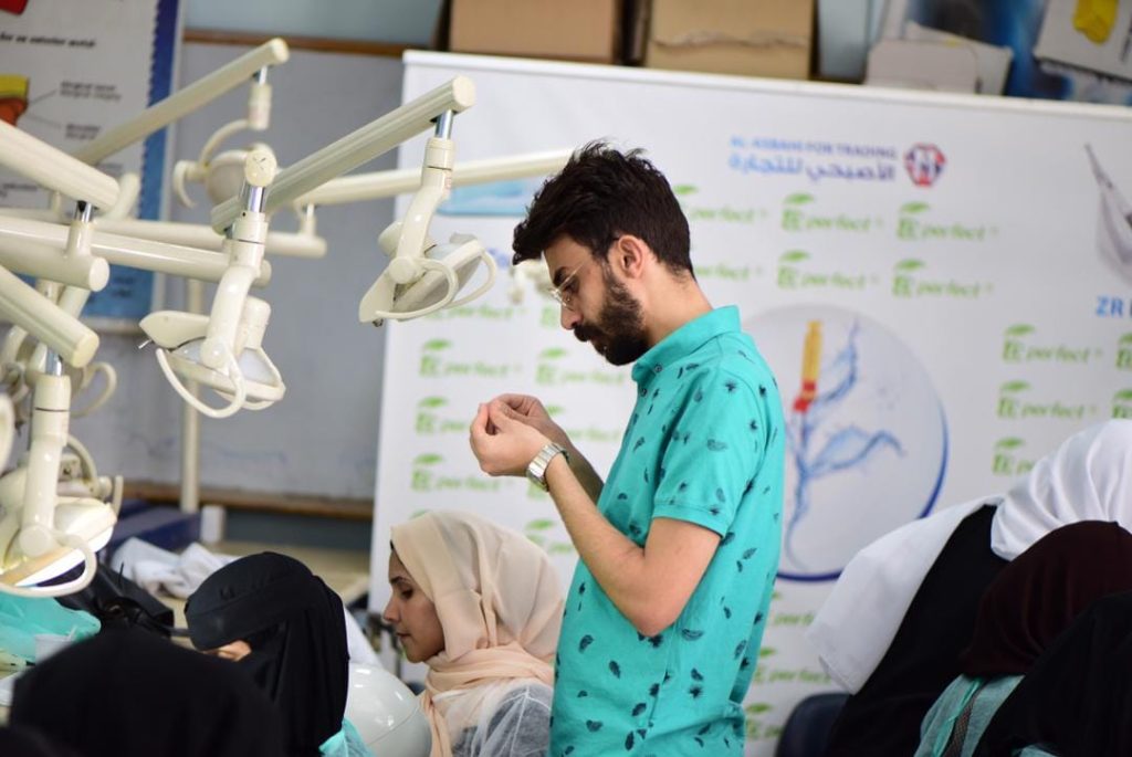 استكمال الجانب العملي من دورة ال endodontic rotary في رحاب جامعة العلوم والتكنولوجيا للمدرب الدكتور / شهاب غنام