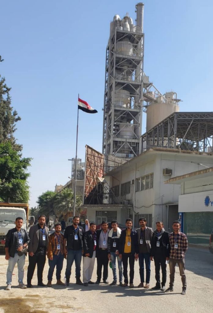 التدريب الميداني لطلاب هندسة الميكاترونكس وهندسة الإلكترونيات الصناعية والتحكم الآلي في مصنع أسمنت عمران