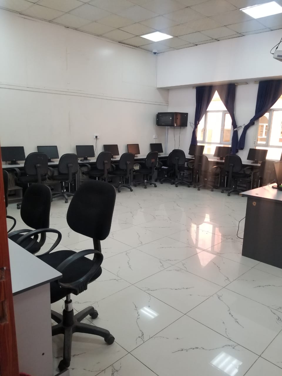 مراسم ومعامل قسم الهندسة المعمارية جامعة العلوم والتكنولوجيا - صنعاء - اليمن