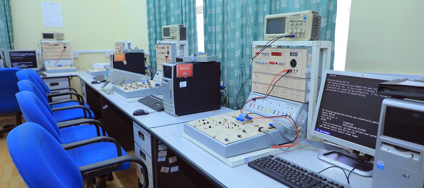 كليةالهندسة، جامعة العلوم والتكنولوجيا،  صنعاء، اليمن