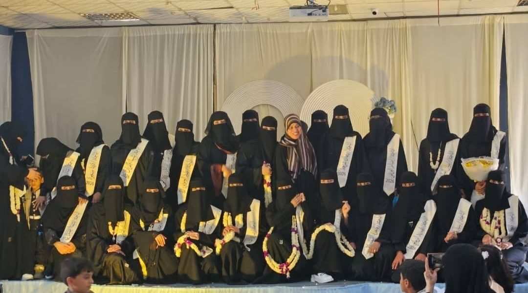 شروع التخرج في صورة تطبيق إلكتروني، قبالة 206