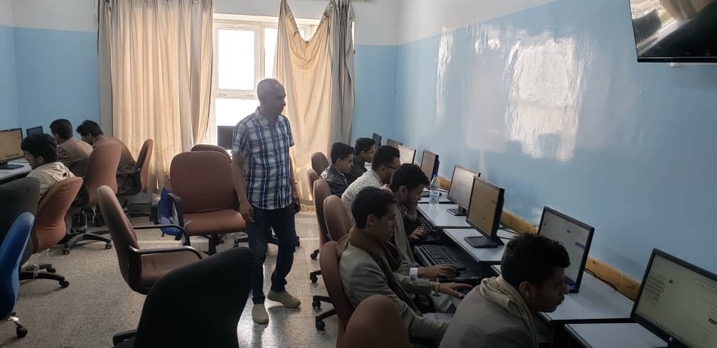 عميد الكلية يتفقد سير بداء امتحانات الفصل الدراسي الثاني للمستوى الاول من العام الجامعي 2025-2026م