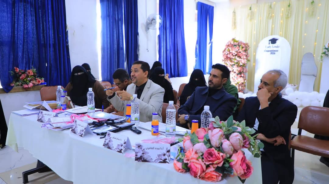 مناقشة مشاريع تخرج