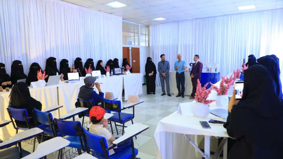 Dean Reviews Accounting Students’ Entrepreneurial Projects at Graduation Exhibition
