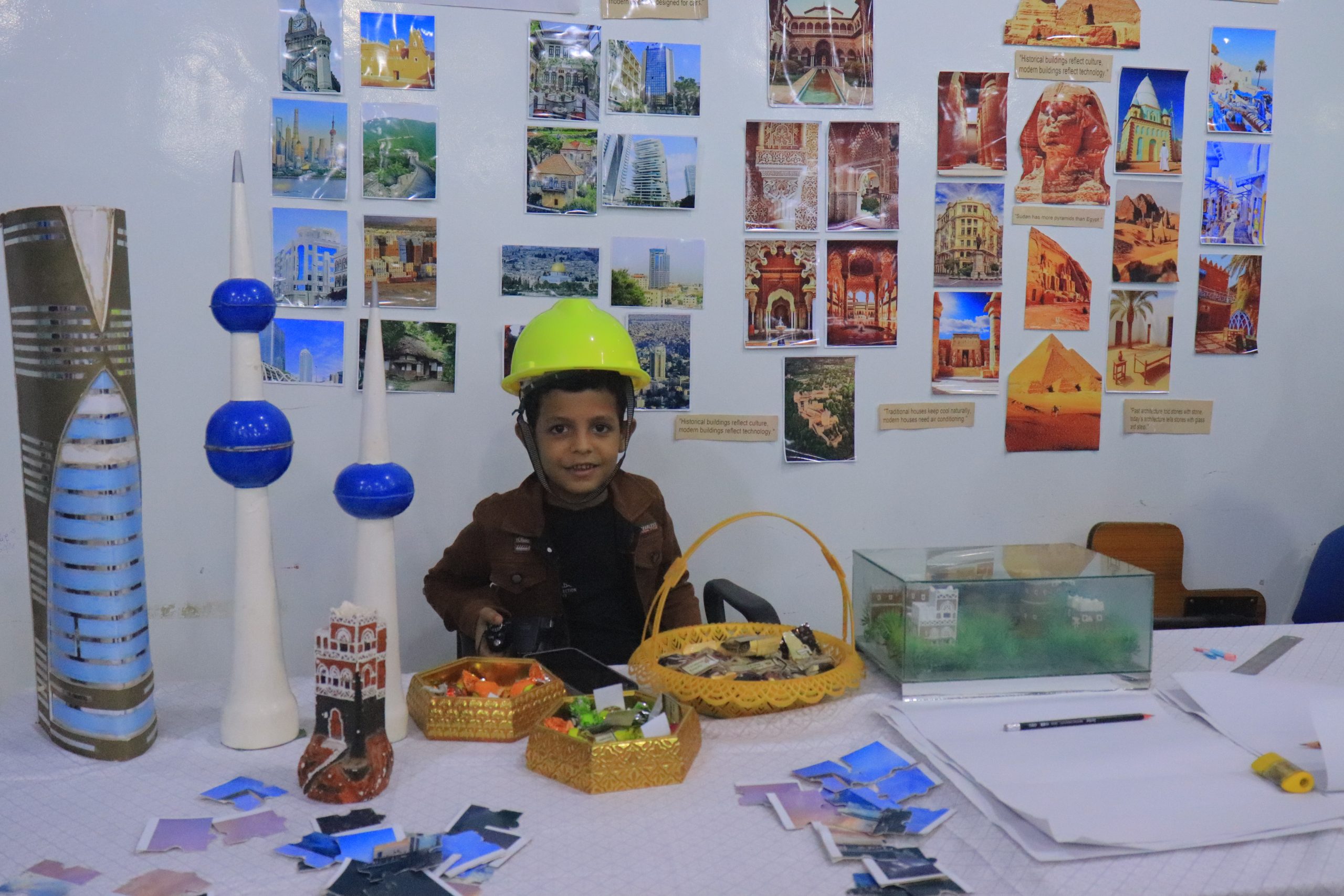 عرض الفنون السابعة “The Seven Arts Exhibition ” بجامعة العلوم والتكنولوجيا فرع الحديدة.