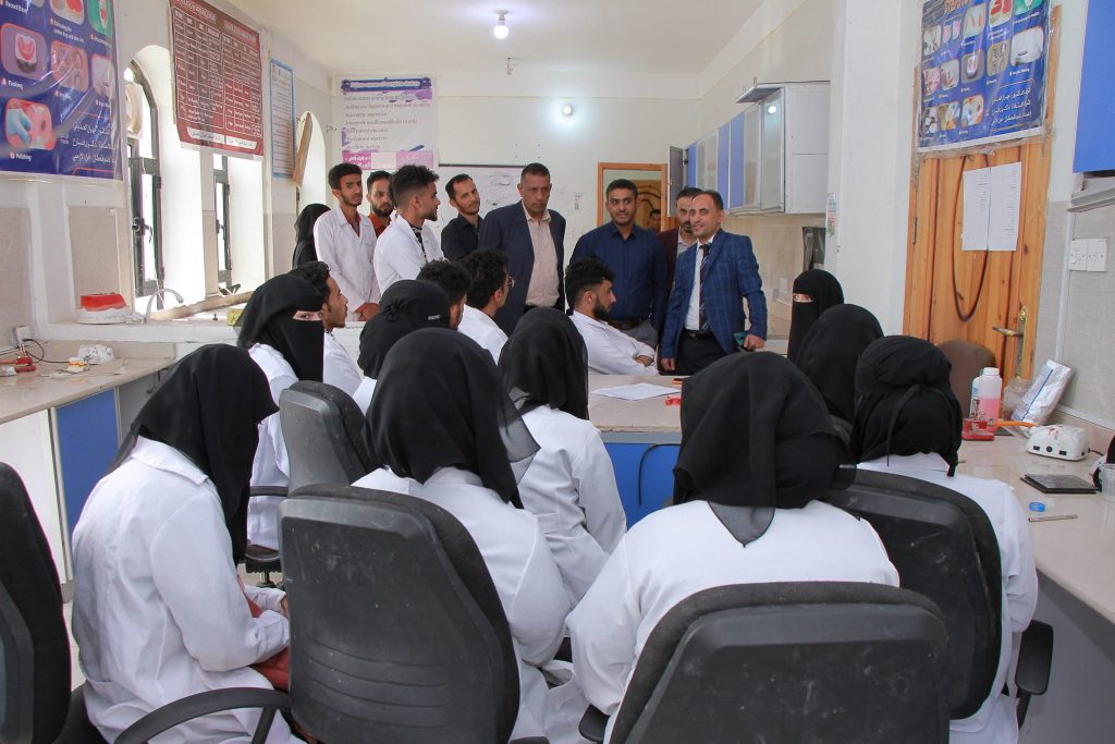 فرع جامعة العلوم والتكنولوجيا بإب يستقبل مدير إدارة الفروع ومعه مدير ادارة الكليات التطبيقية والمعاهد بالمركز الرئيسي