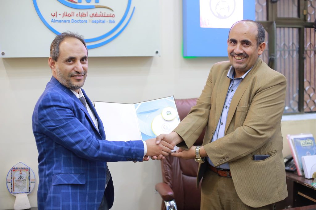 تجديد اتفاقية تعاون بين جامعة العلوم والتكنولوجيا- إب ومستشفى المنار التخصصي