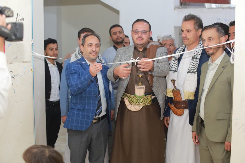 افتتاح المعرض التشكيلي الأول تحت شعار 