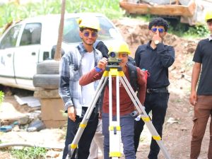 صور مختارات من #التدريب_الميداني لمجموعة من طلبة المستوى الثالث بقسم #الهندسة_المعمارية #جامعة_العلوم_والتكنولوجيا_إب يأتي هذا التدريب ضمن متطلبات مقرر #المساحة، بإشراف المهندس صدام العنسي مدرس المقرر . ✍ #جامعة_العلوم_والتكنولوجيا #الطريق_إلى_مستقبل_أفضل #كن_من_النخبة #سجل_الآن #usteduy_ibb