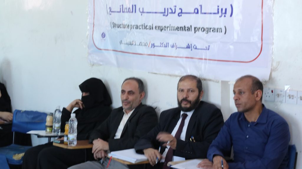 طلبة المستوى الخامس صيدلة بجامعة العلوم والتكنولوجيا إب ينظمون سمنارات علمية حول التدريب الميداني المهيكل 1