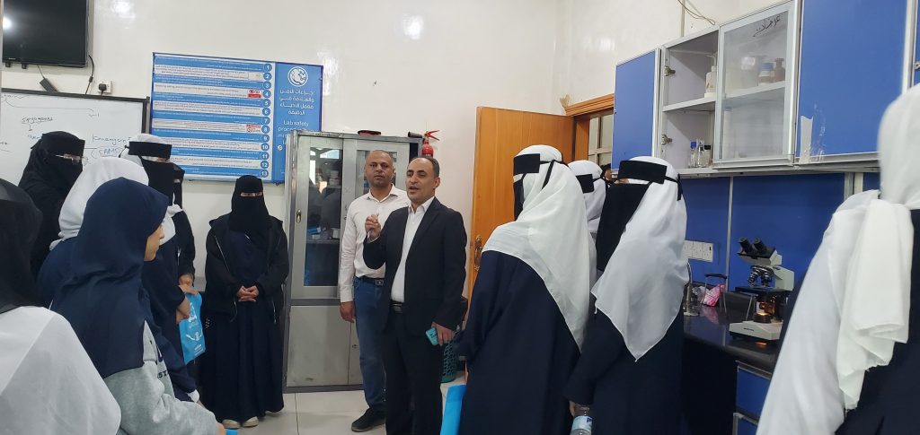 زيارة لطالبات الثانوية من مدارس اليمن الحديث