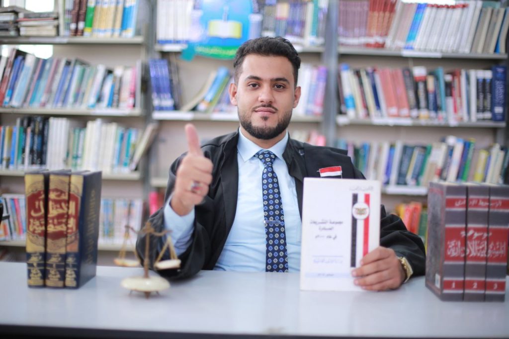 رؤية الكلية: أن تصبح الكلية رائدة إقليمياً، في التخصصات الإنسانية والاجتماعية رسالة الكلية: تسعى كلية العلوم الإنسانية والاجتماعية لتقديم خدمات تعليمية وتدريبية واستشارية متميزة، تسهم في تنمية المجتمع، وتلبي متطلبات سوق العمل أهداف الكلية: تخريج كادر مؤهل مُعد لسوق العمل. تفعيل دور الطالب وتنمية مهارات التفكير لديه. تقديم خدمات مجتمعية. تشجيع البحث العلمي. برامج الكلية: بكالوريوس الترجمة - بكالوريوس الشريعة والقانون