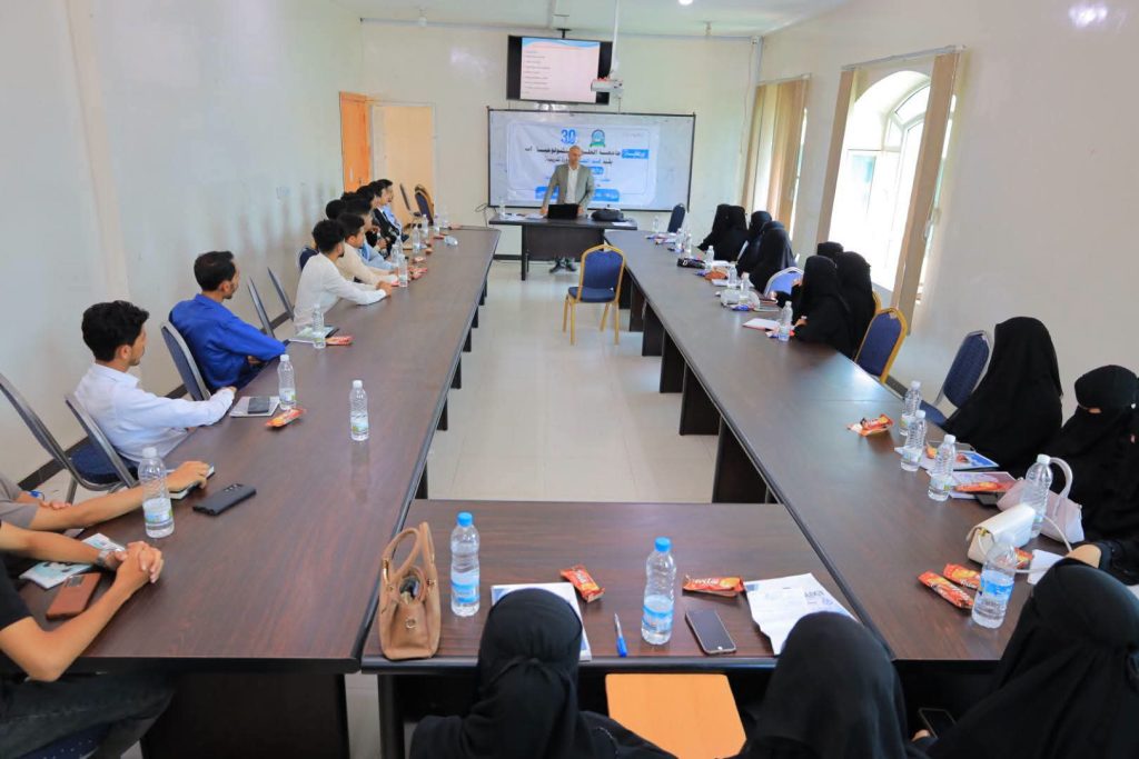 جامعة العلوم والتكنولوجيا – فرع إب تختتم دورة تدريبية مجانية حول الاستخدام الرشيد للمضادات الحيوية