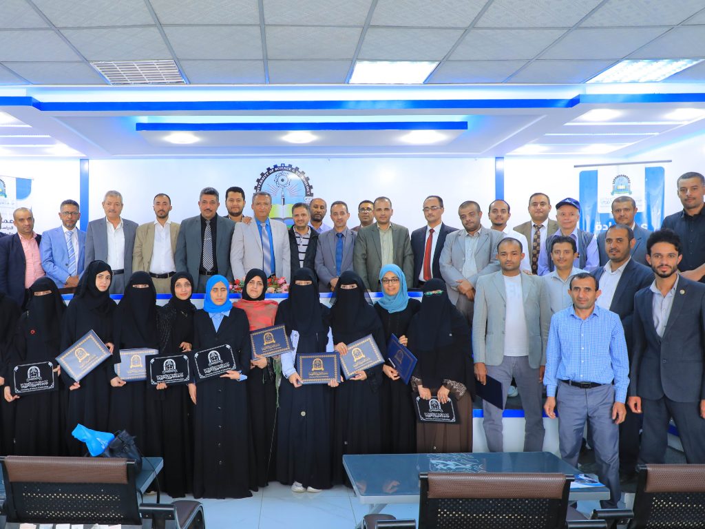 تكريم الخريجين المتميزين من برامج عمادة الدراسات العليا والبحث العلمي