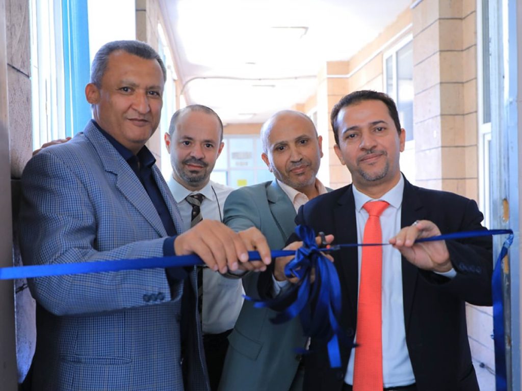 كلية العلوم الإدارية بمشاركة عمادة الدراسات العليا والبحث العلمي تناقش عروض مشاريع طلبة الماجستير في إدارة الأعمال