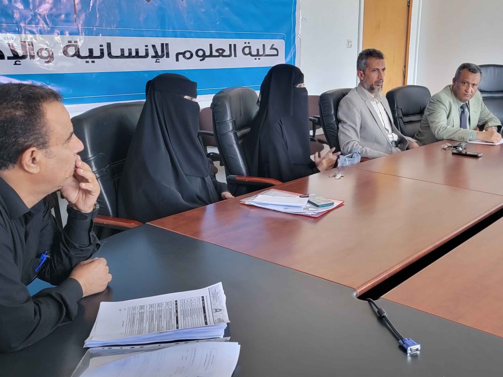 لقاء ارشادي مع طلبة ماجستير لغة انجليزية - ترجمة لكيفية اختيار عناوين الرسالة العلمية