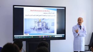 زيارة علمية لطلبة كلية الصيدلة بجامعة العلوم والتكنولوجيا إلى الشركة اليمنية المصرية لصناعة وتجارة الأدوية1