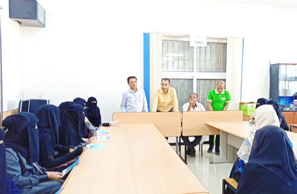 استمرار برنامج الرحلات العلمية للمدارس لفرع تعز باستقبال طالبات الثالث الثانوي لمدرسة عائشة بالجند