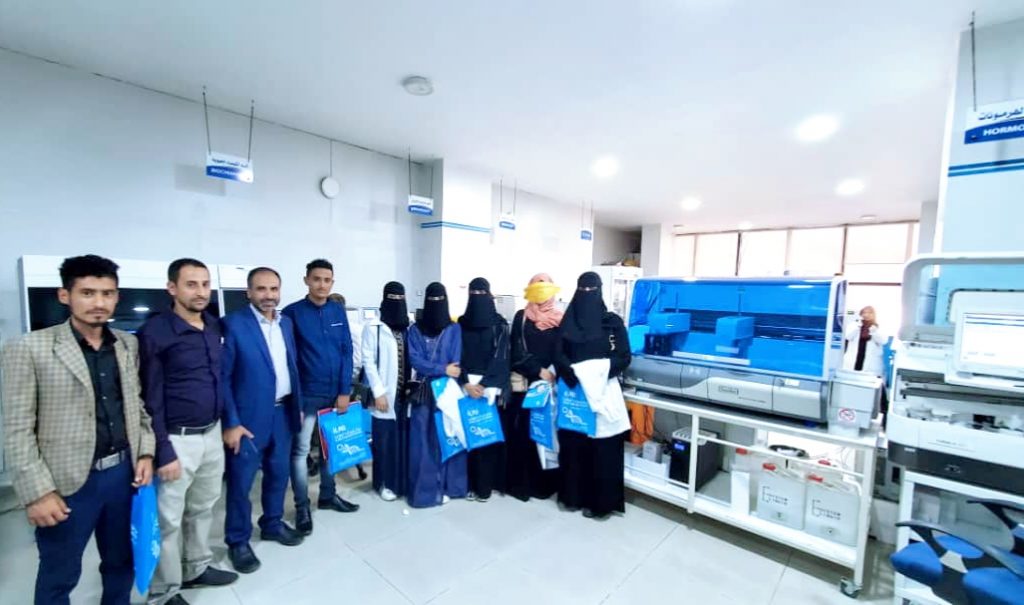 طلبة المختبرات بفرع جامعة العلوم والتكنولوجيا بتعز يختتمون رحلتهم العلمية إلى صنعاء