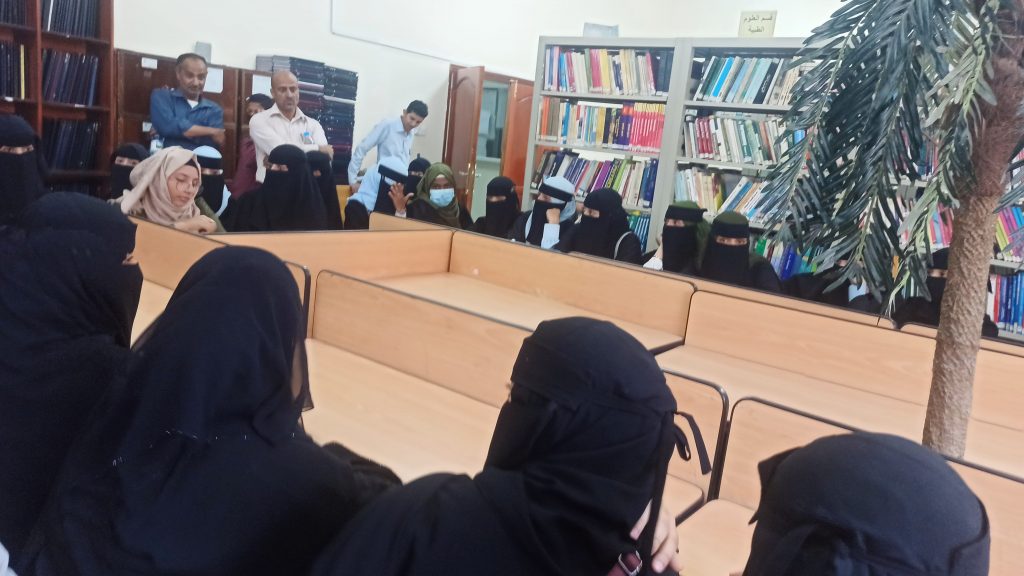 فرع جامعة العلوم والتكنولوجيا بتعز يستقبل رحلة علمية لطالبات الثالث الثانوي بمجمع 30 نوفمبر بالحوبان ضمن برنامج الزيارات العلمية المدرسية.