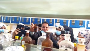 زيارة طالبات مدرسة يحيى هبه لمعامل الكيمياء