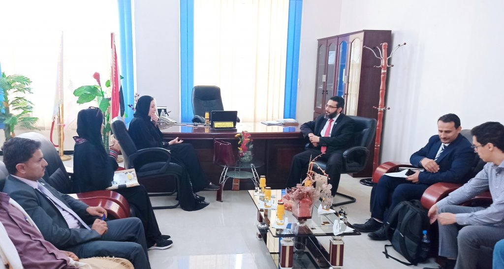 مدير فرع جامعة العلوم بتعز يستقبل فريق استقطاب المواهب بالإدارة الإقليمية لمجموعة هائل سعيد أنعم