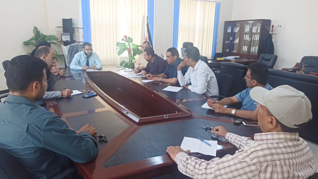 اجتماع لمجلس فرع جامعة العلوم والتكنولوجيا بتعز يناقش سير عملية التسجيل ومتطلبات العام القادم