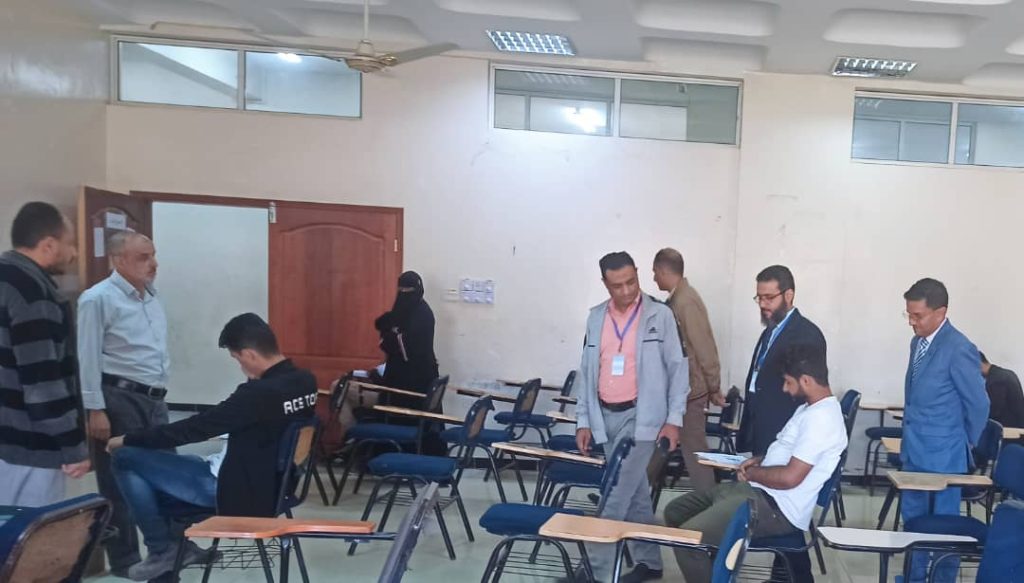 مدير فرع جامعة العلوم والتكنولوجيا في تعز يدشن الامتحانات النهائية للفصل الأول1444ه‍ـ