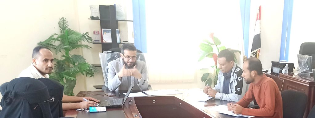 اجتماع لجنة الامتحانات بفرع جامعة العلوم والتكنولوجيا بتعز.