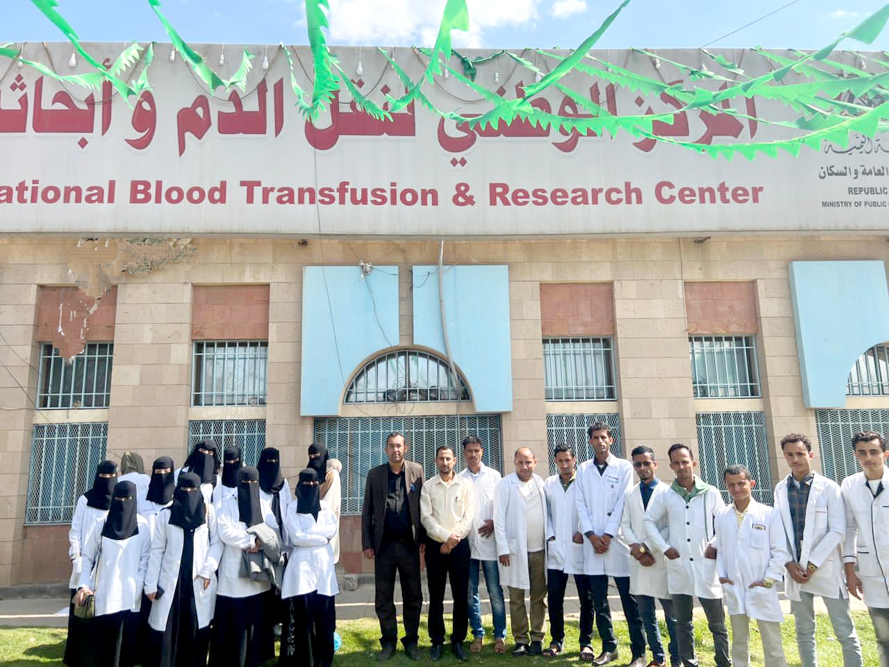 طلبة المختبرات بفرع جامعة العلوم والتكنولوجيا بتعز يختتمون رحلة علمية إلى صنعاء