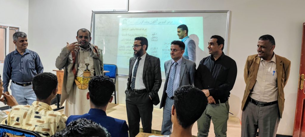 نائب رئيس الجامعة لشؤون الفروع والمراكز والكليات يزور فرع تعز ويطلع على سير عملية القبول والتسجيل