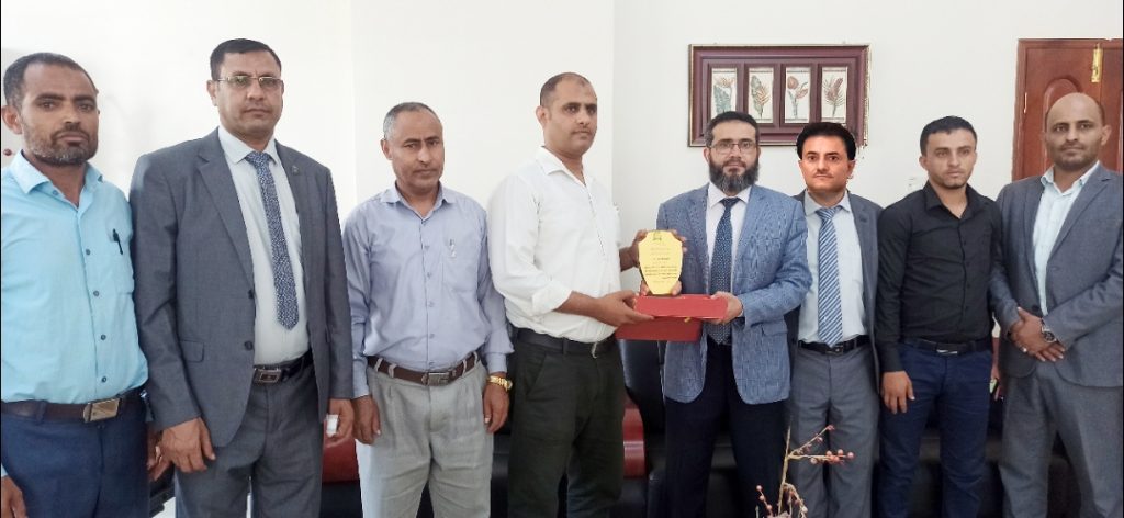 مدير فرع جامعة العلوم والتكنولوجيا بتعز يستقبل ويكرم إدارة مؤسسة الزيلعي الخيرية
