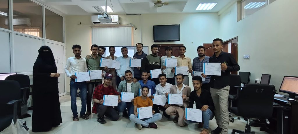 مركز الاستشارات والتنمية بفرع جامعة العلوم والتكنولوجيا تعز يختتم البرنامج التدريبي ( النظام المحاسبي الاونكس برو)