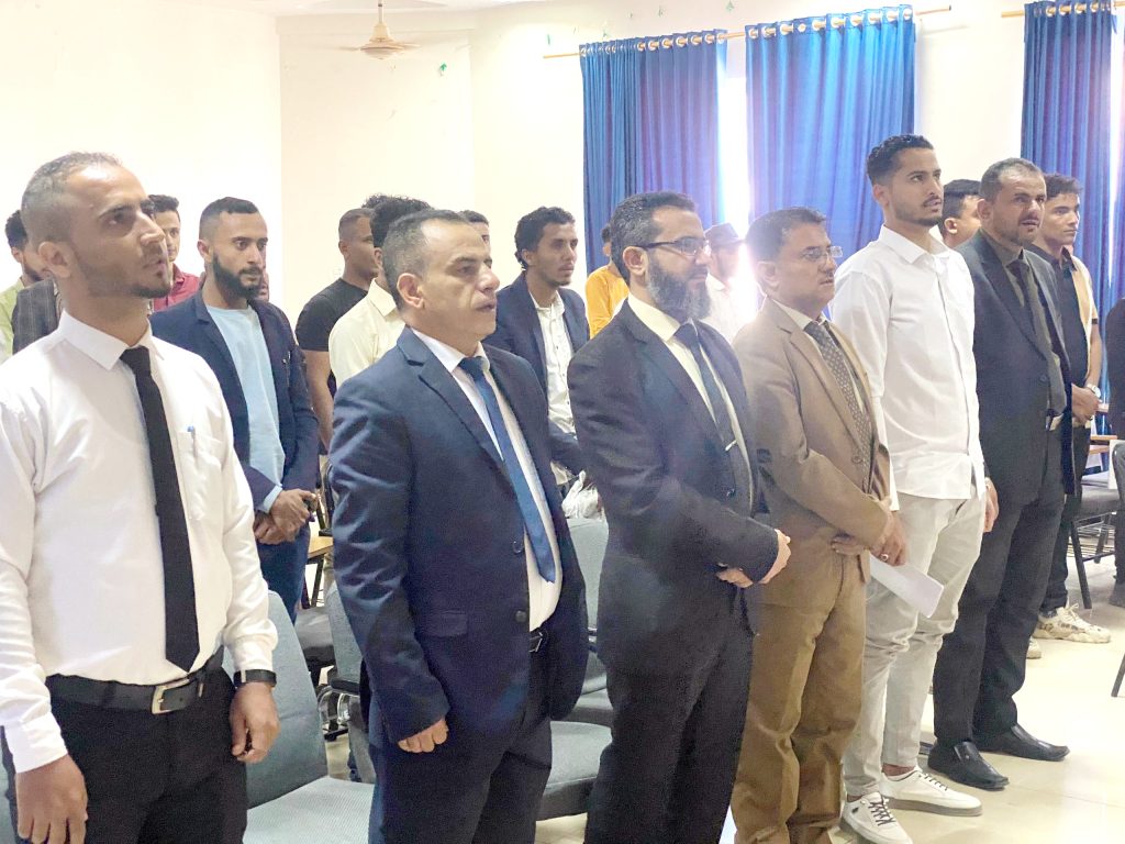 مدير فرع جامعة العلوم والتكنولوجيا بتعز يفتتح سمنار 