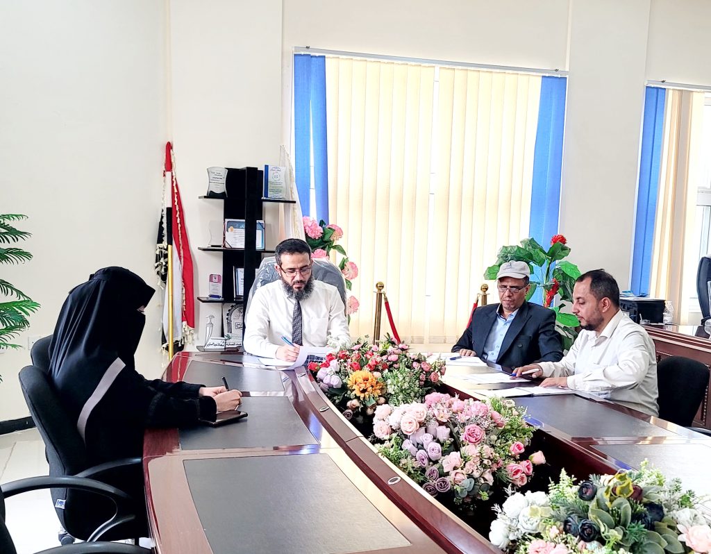 مدير فرع جامعة العلوم والتكنولوجيا بتعز يرأس اجتماع لجنة الخطة التنفيذية