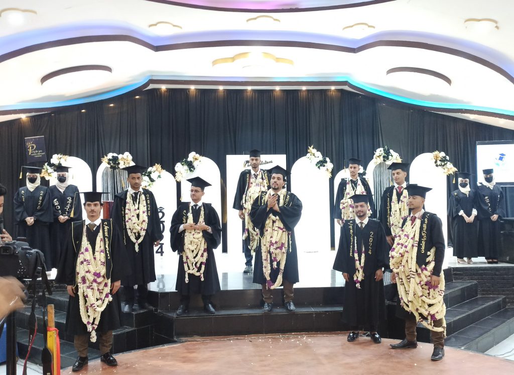 حفل توديع دفعة جرعة حياه من فسم الصيدلة45