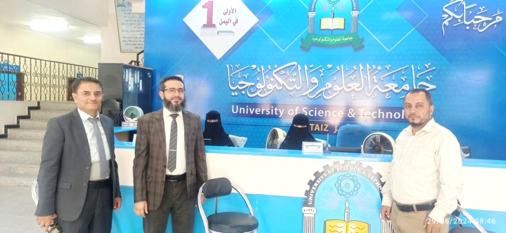 مدير فرع جامعة العلوم والتكنولوجيا بتعز يعايد الموظفين ويدشن امتحانات الفصل الصيفي