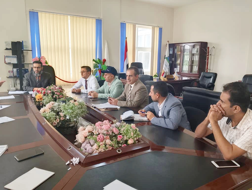 اجتماع دوري لمجلس فرع جامعة العلوم والتكنولوجيا بتعز يستعرض تقارير الأداء للأقسام العلمية.