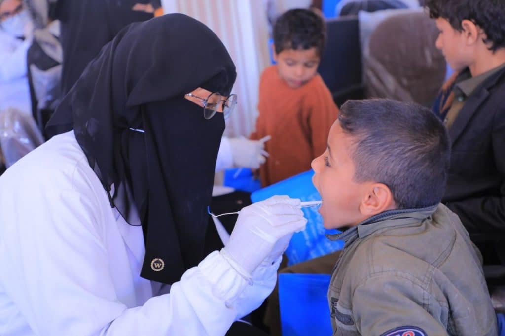 كلية طب الأسنان بجامعة العلوم تنفذ زيارات توعوية إلى دور رعاية الأيتام بصنعاء