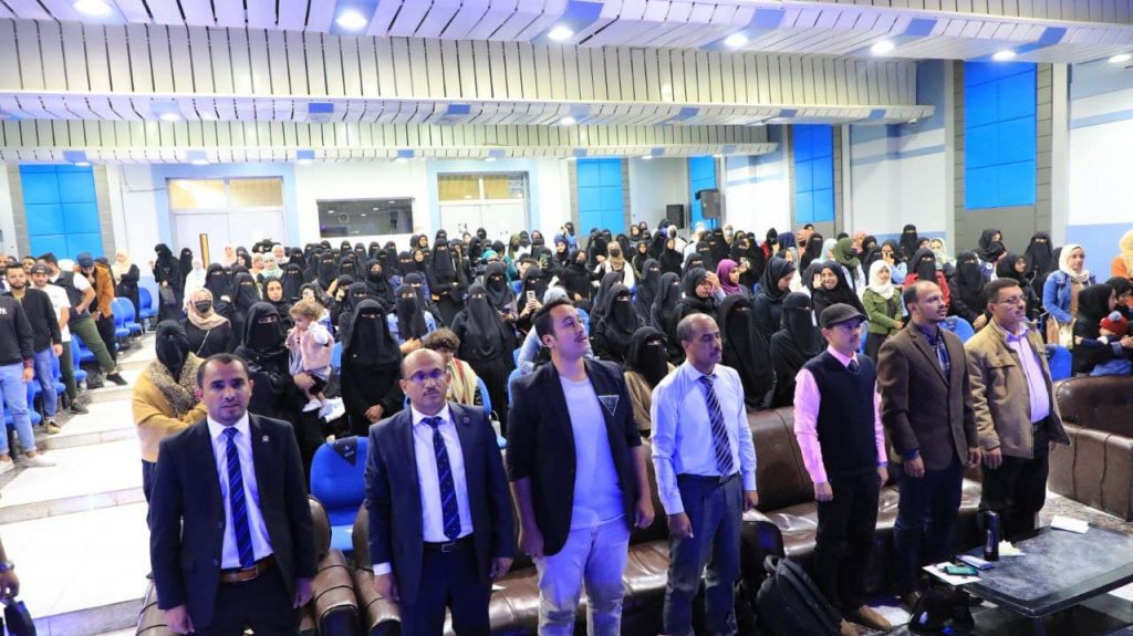 إختتام السمنارات العلمية لطالبات التصميم الجرافيكي والملتميديا بسمنار حول الهولوجرام