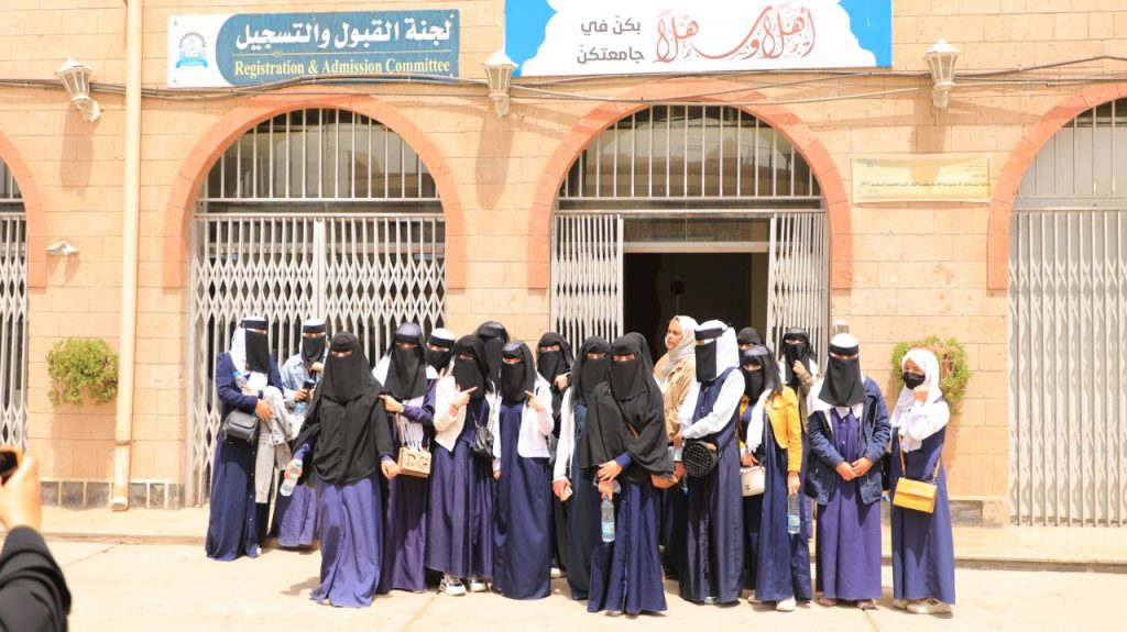 جامعة العلوم والتكنولوجيا تستقبل رحلتين علميتين لمدرستي الضياء ودجلة الاهليتين   