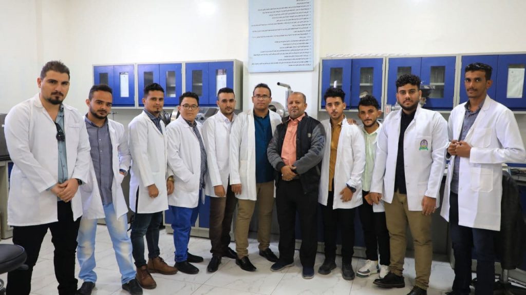 كلية الصيدلة بجامعة العلوم تستقبل رحلة علمية لطلبة الصيدلة بفرع الحديدة