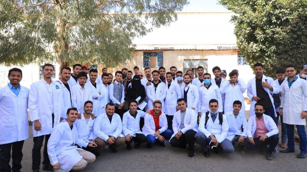 كلية طب الاسنان تنفذ زيارة توعوية الى مدرسة رواد النهضة بمؤسسة اليتيم.