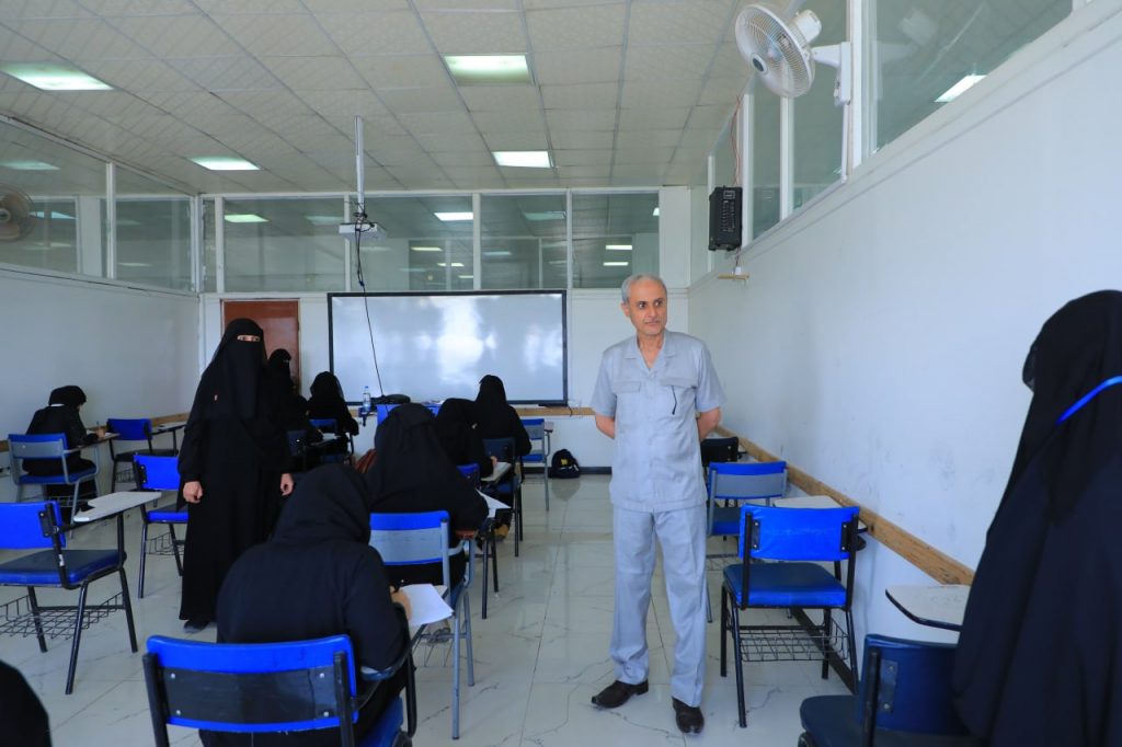 تفقد سير العملية الامتحانية بفرع الطالبات وتدشين امتحانات التعليم الإلكتروني والتعليم عن بعد