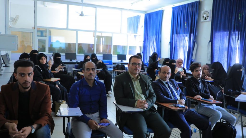 كلية الحاسبات وتكنولوجيا المعلومات تدشن مناقشة اكثر من 60 مشروع تخرج للعام الجامعي 2021- 2022م.