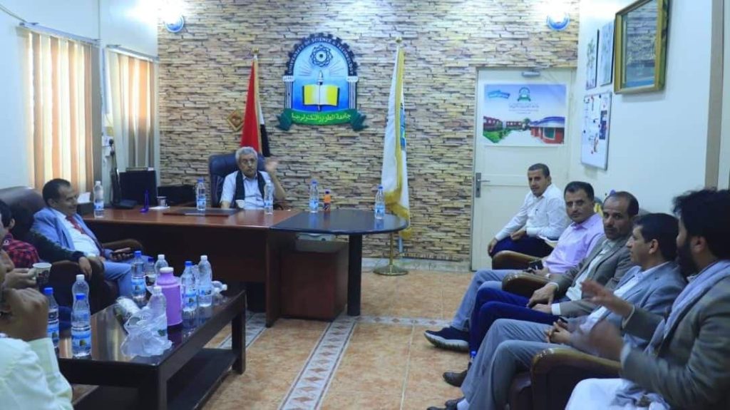 وزير التعليم العالي يزور جامعة العلوم والتكنولوجيا فرع الحديدة ويشيد بدورها التنويري والاكاديمي